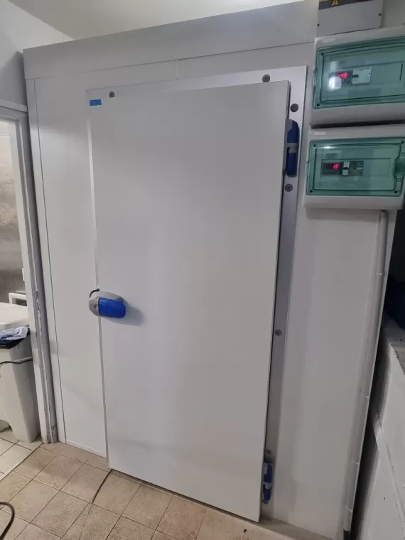 Création d’une chambre froide positive et d’une chambre froide négative dans un restaurant à Lyon  , Brignais, LYON FROID CUISINES