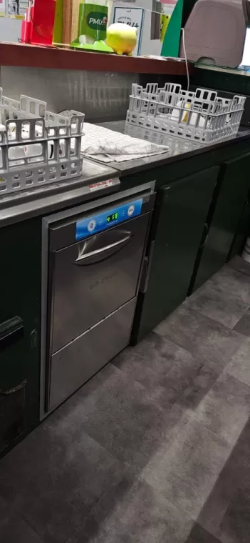 Installation d'un lave-verres Elettrobar à Lyon, Brignais, LYON FROID CUISINES