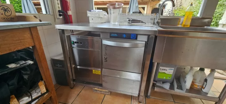 Installation d'un lave-verres UCS WINTERHALTER à Lyon, Brignais, LYON FROID CUISINES