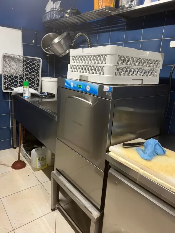 Installation d'un lave-vaisselle Elettrobar à Lyon, Brignais, LYON FROID CUISINES