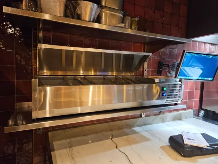 Installation d'une saladette, Brignais, LYON FROID CUISINES