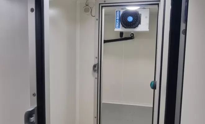 Création d’une chambre froide positive et d’une chambre froide négative dans un restaurant à Lyon  , Brignais, LYON FROID CUISINES