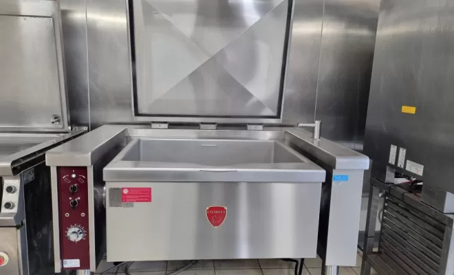 Installation d'une sauteuse à basculement Charvet à Lyon, Brignais, LYON FROID CUISINES