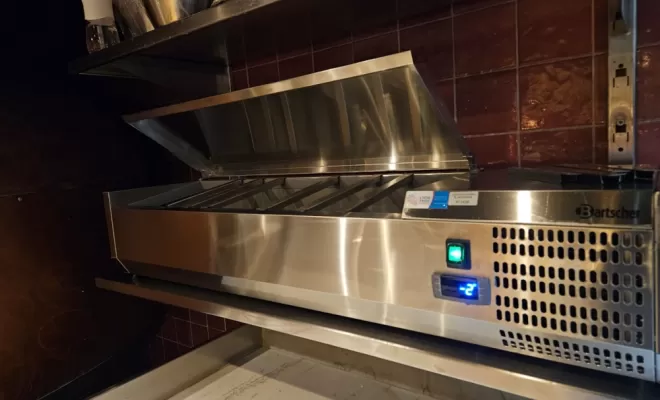 Installation d'une saladette, Brignais, LYON FROID CUISINES